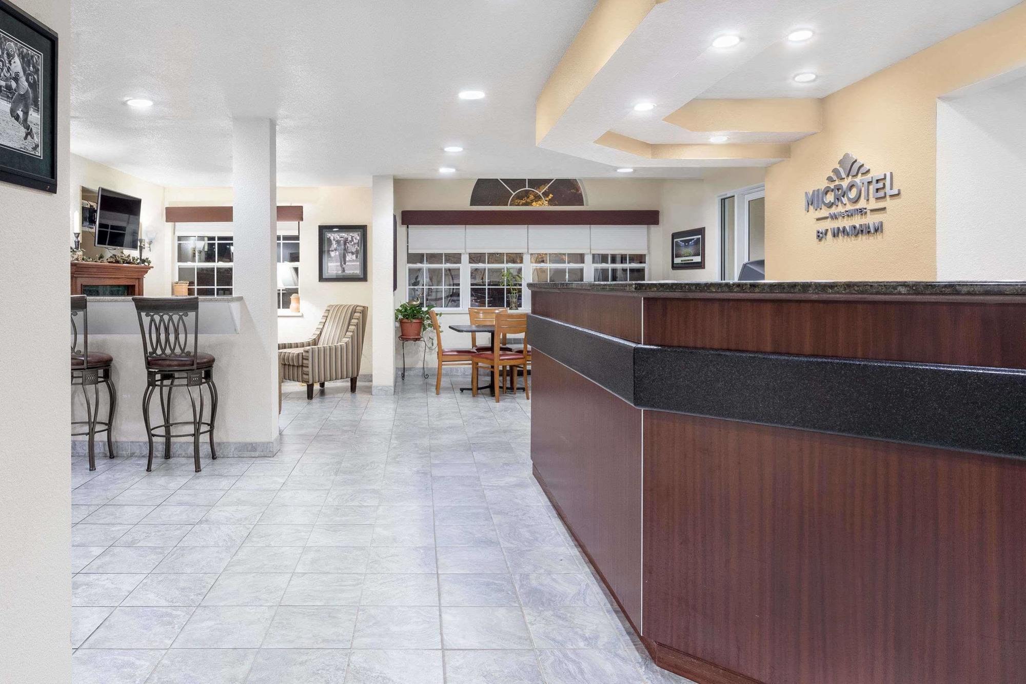 Microtel Inn & Suites By Wyndham Грийн Бей Екстериор снимка
