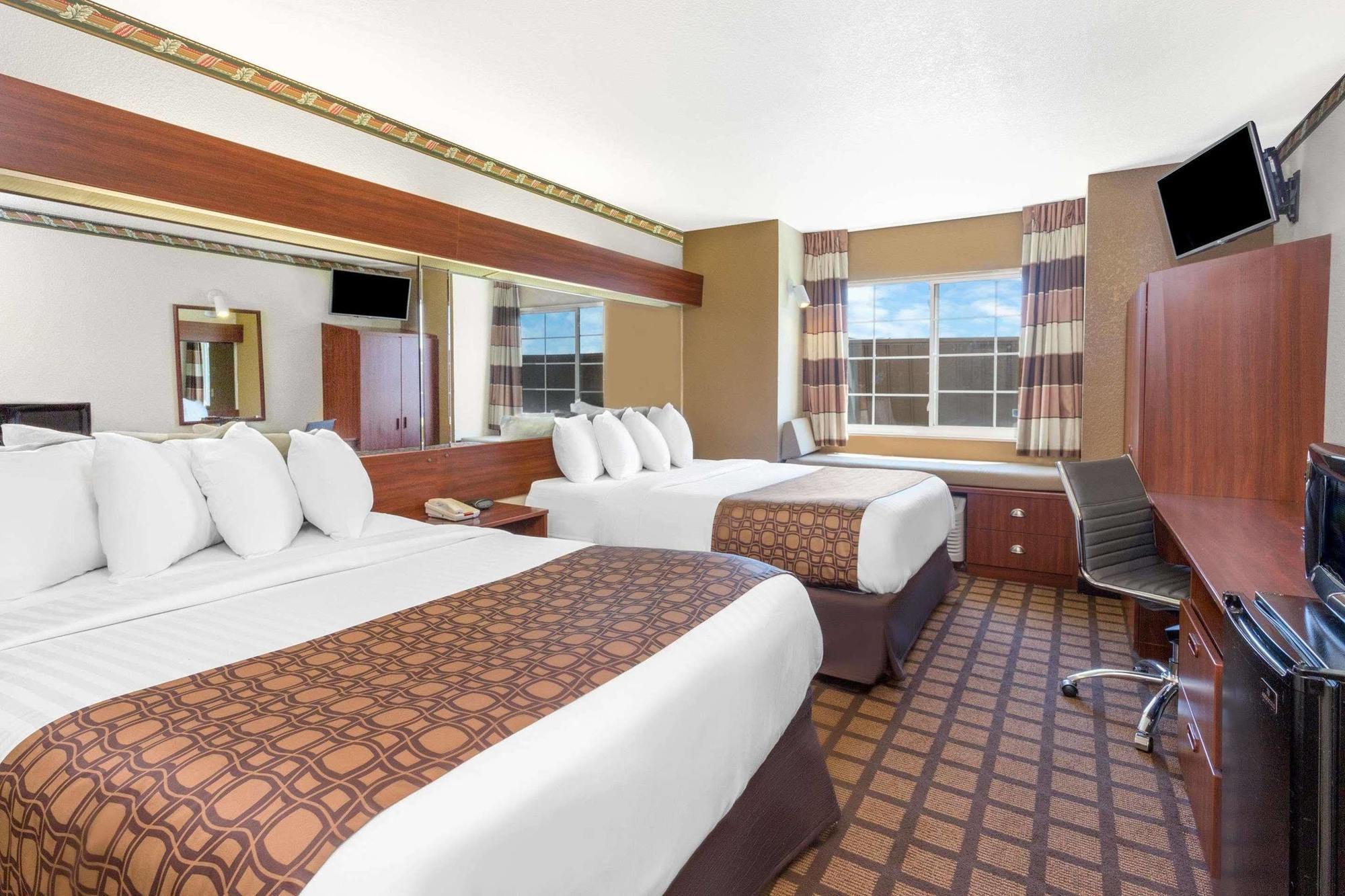 Microtel Inn & Suites By Wyndham Грийн Бей Екстериор снимка