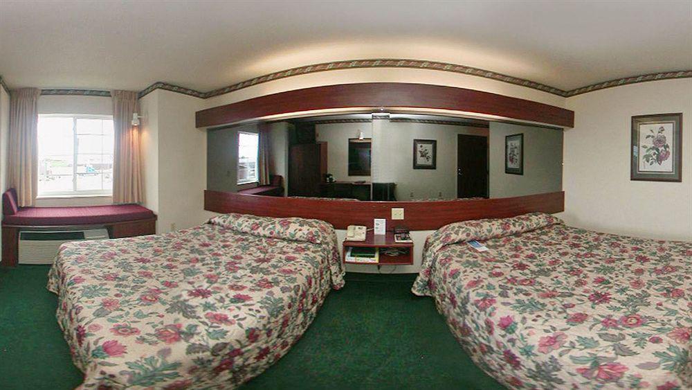 Microtel Inn & Suites By Wyndham Грийн Бей Екстериор снимка